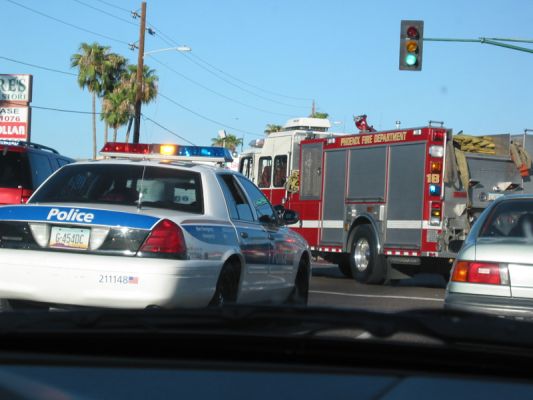 Phoenix
dieses Bild habe ich im August 2003 in Phoenix geschossen. Eigentlich für unseren Sohn (3 Jahre), der Polizei und Feuerwehr so aufregend findet.
Schlüsselwörter: Fotowettbewerb