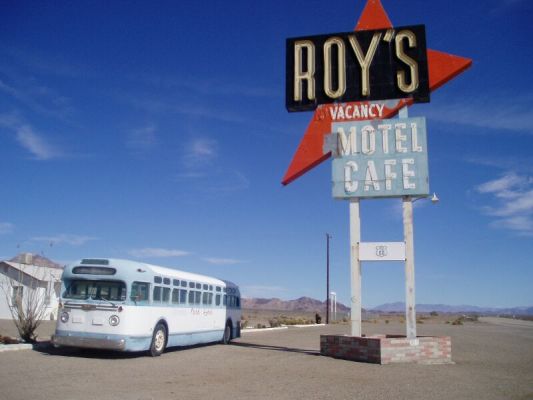 Route 66
Roy´s Motel Kaffee mit der Route 66 hinter Barstow in noch Kalifornien  
Schlüsselwörter: Fotowettbewerb