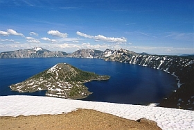 Crater Lake mit Wizard Island
