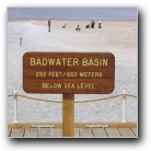Badwater Point DV
Der Tiefste Punkt Amerikas! Das wo einige Touristen Salz einpacken??? 
Und das nicht wenig!
Aber es ist warm da und das auch schon 11Uhr Morgens!

