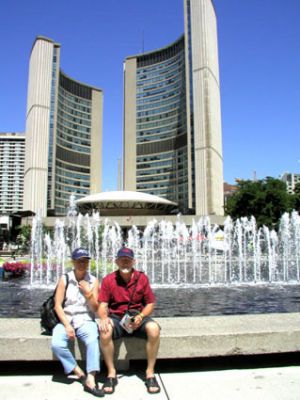 Toronto/CA_ Vor der City-Hall
