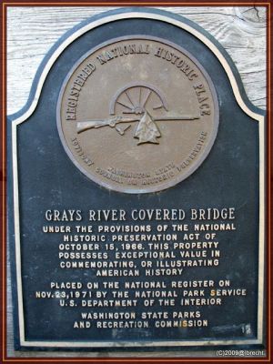 Gedeckte Holzbrücke über den Grays River_WA
