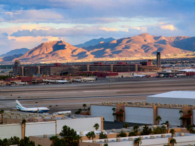 Flughafen Las Vegas
Der Flughafen von Las Vegas, aufgenommen durch ein Hotelfenster im Tropicana
Schlüsselwörter: Las Vegas, Flughafen, Tropicana