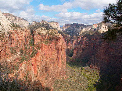 Blick von Angels Landing ins Tal
Schlüsselwörter: Angels Landing, Zion NP