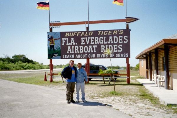 Friends
unser Füherer durch die Everglades, ein Sohn von Buffalo Tiger
wir waren seine einzigsten Passagiere, er hat sich richtig viel Zeit für uns genommen. War ein unvergesslicher Ausflug

