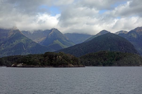 DSC03760 Lake Manapouri_k
