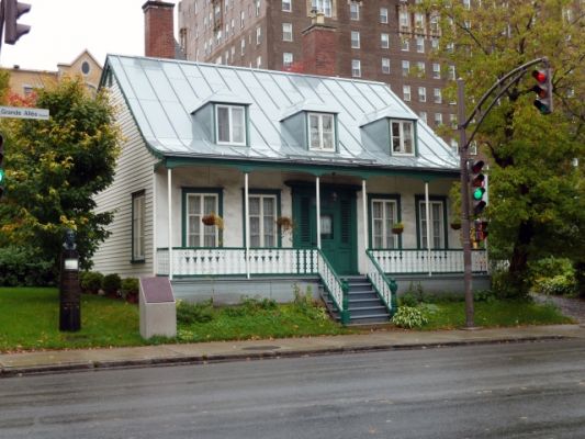 Quebec Grande Allee Haus mit Porch
