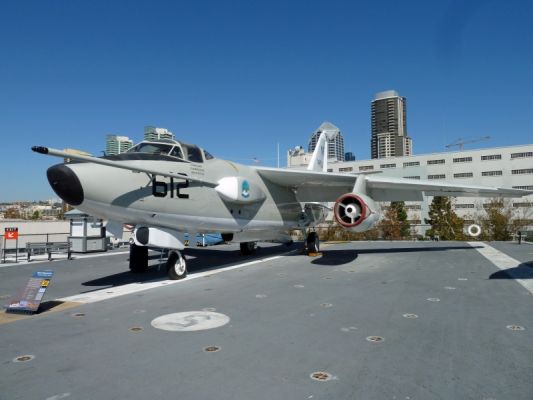 P1070355_DxO_San_Diego_USS_Midway_Deck_Forum.jpg