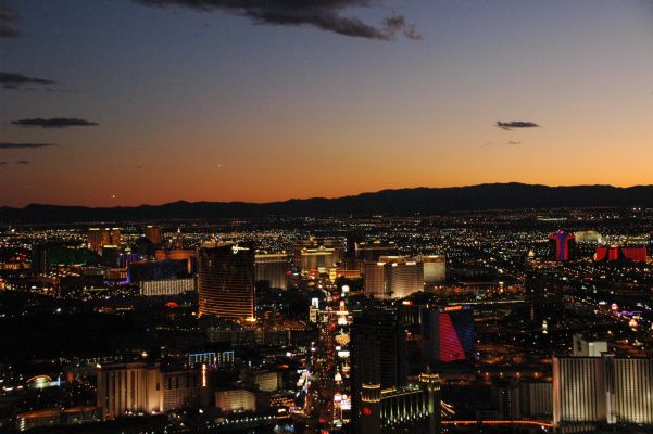 Las Vegas
Sonnenuntergang in Las Vegas, die Farben des Strips
Schlüsselwörter: Las Vegas, Strip, Sunset, at night