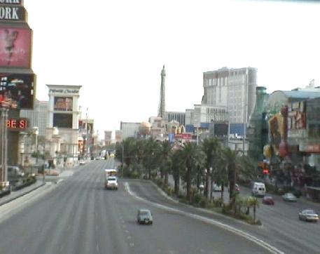 Blick auf den Strip
Blick auf Den Strip etwa auf höhe des MGM richtung Paris (Norden).
Auszug aus einem Video - daher relativ schlechte Qualität!
Schlüsselwörter: Strip, Paris, Las Vegas