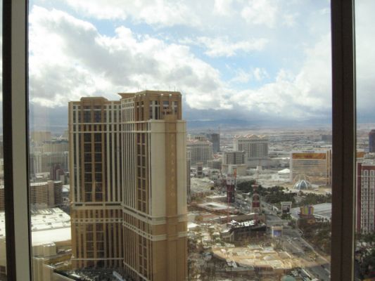 Feuer und Eis - Vegas und Nationalparks im Jan. 2008
Ausblick aus dem 60. Stock des Wynn
