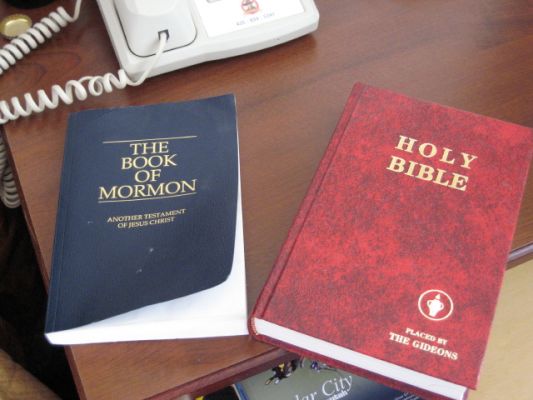 Feuer und Eis - Las Vegas und ein bißchen Natur 2008
in Utah-Hotelzmmern liegt nicht nur ne Bibel in der Schublade
