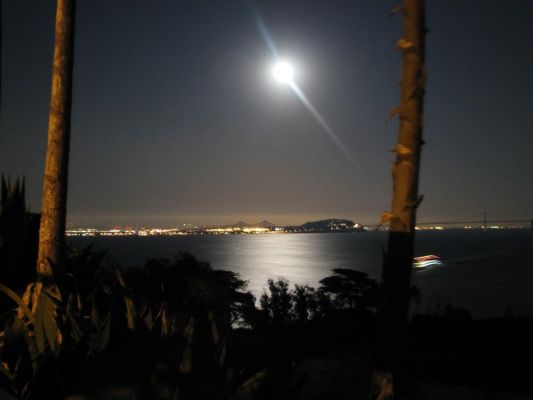 Alcatraz bei Nacht
Blick von Alcatraz Richtung Bay Bridge
