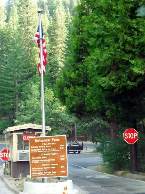 Eingang zum Yosemite NP
