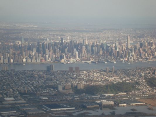 Manhattan Skyline aus dem Flugzeug
Manhattan Skyline aus dem Flugzeug
Schlüsselwörter: Manhattan Skyline aus dem Flugzeug
