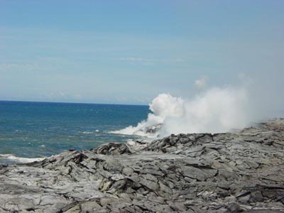 an diesen Stellen fließt die Lava ins Meer
