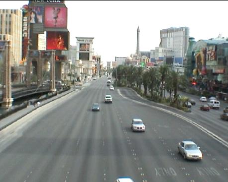 Blick auf den Strip 2
Blick auf Den Strip etwa auf höhe des MGM richtung Paris (Norden).
Auszug aus einem Video - daher relativ schlechte Qualität!
Schlüsselwörter: Strip, Las Vegas, Paris