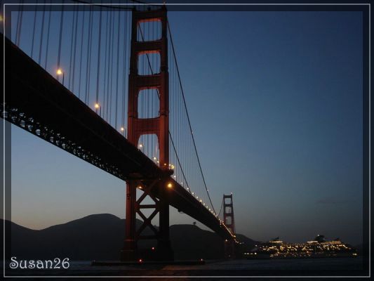 Golden Gate by night
