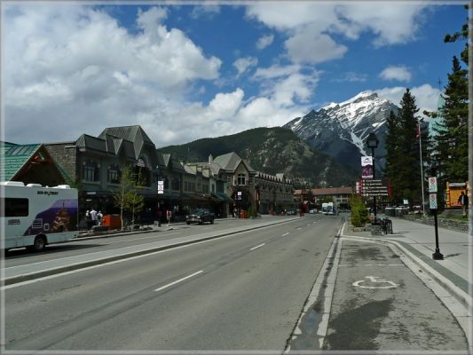 comp_260_Banff_Downtown_(10).jpg