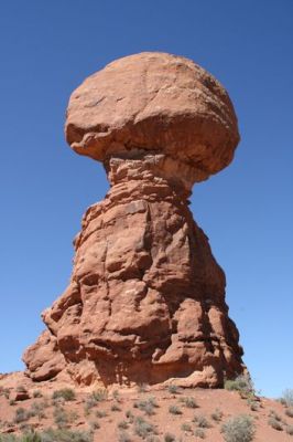 Balanced_Rock_Arches~0.JPG